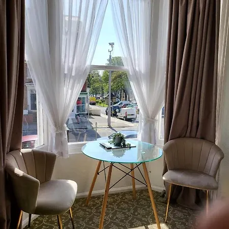 Seaside Ground Floor Flat Wifi & Free Parking Apartment Scarborough Exterior photo