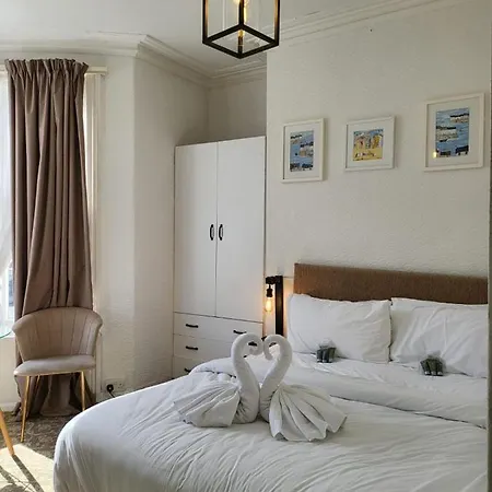Seaside Ground Floor Flat Wifi & Free Parking Apartment Scarborough Exterior photo
