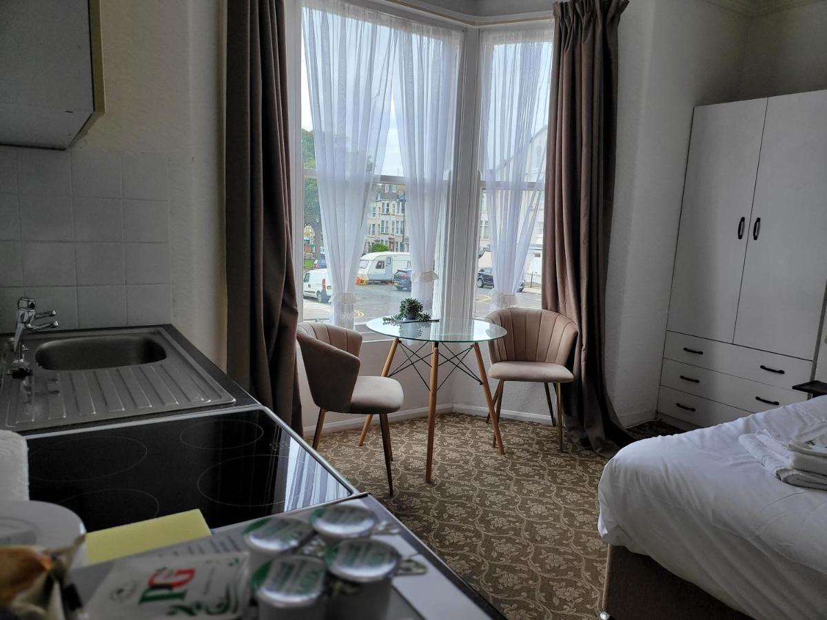 Seaside Ground Floor Flat Wifi & Free Parking Apartment