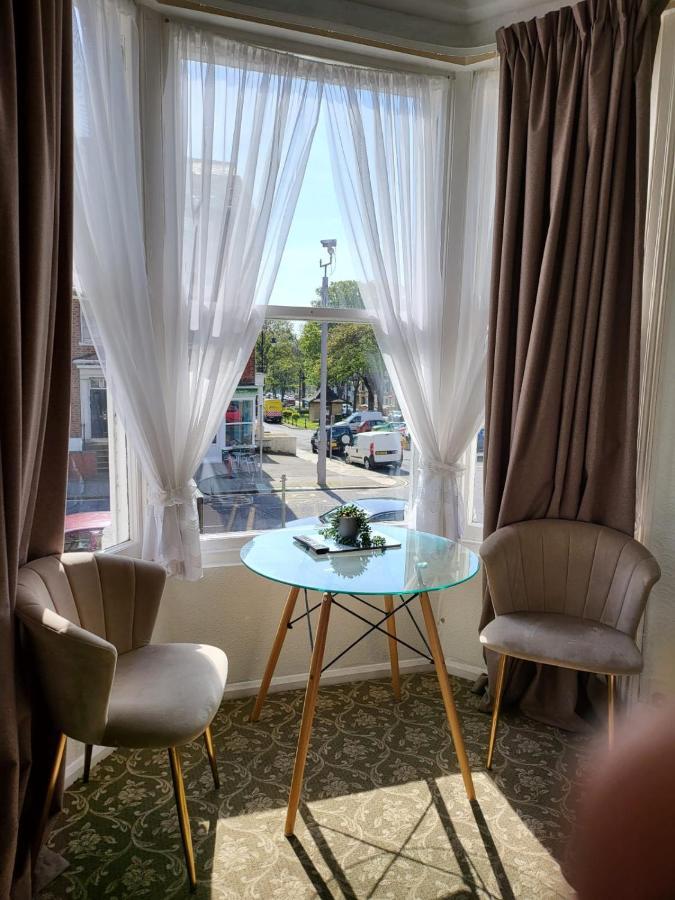 Seaside Ground Floor Flat Wifi & Free Parking Scarborough