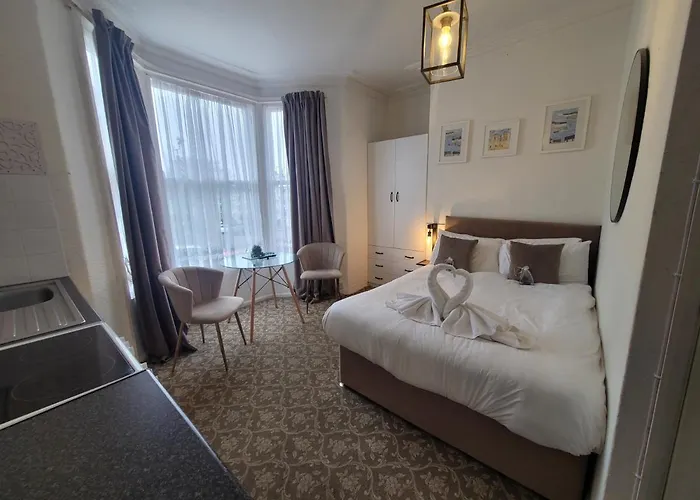 Seaside Ground Floor Flat Wifi & Free Parking